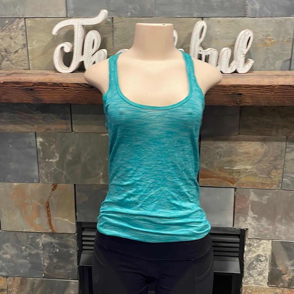 0922 Lululemon Tank size 6